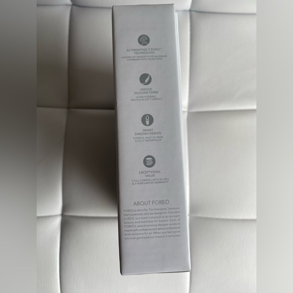 FOREO Iris Illuminating Eye Massager - Picture 7 of 7